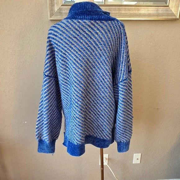 Charli Oversized Blue Chenille Stripe Turtleneck Sweater Womens Oversized Large‎ - Picture 4 of 7